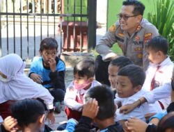 Kapolres Bondowoso Melaksanakan Kegiatan Goes To School di SDN 03 Kota Kulon