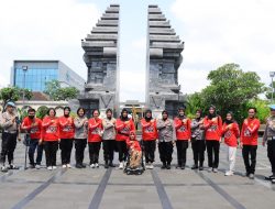 Ratusan Penyandang Disabilitas Naik Kereta Api Bersama Polisi Wanita Rayakan Hari Jadi Polwan