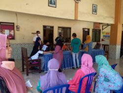 Babinsa Koramil Tamanan Lakukan Pendamping Penerimaan BLT BBM