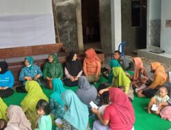 Babinsa Sumbersalam bersama Ibu PKK untuk Melakukan Kegiatan Sosialisasi Tentang Kebersihan Lingkungan