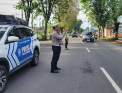 Sat Lantas Polres Bondowoso Turun Langsung Memberikan Pelayanan dan Kenyamanan Berlalu Lintas Kepada Masyarakat