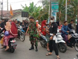 Pembagian Takjil Gratis Oleh Koramil 0822/13 Berkolaborasi Dengan PSHT Ranting Tlogosari Bondowoso