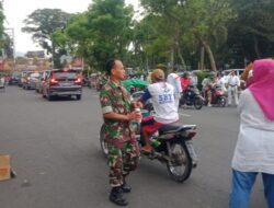 Jajaran Koramil 0822/02 Curahdami Bondowoso Melakukan Kegiatan Bagi Takjil