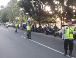 Babinsa Koramil Prajekan Bondowoso dan Bhabinkamtibmas Pengamanan Sholat Idul Fitri 1444 H