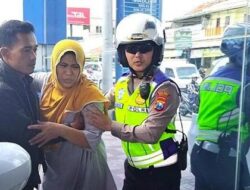Heroik, Polisi di Malang Bantu Evakuasi Ibu Hendak Melahirkan di Tengah Kepadatan Arus Mudik