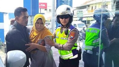 Heroik, Polisi di Malang Bantu Evakuasi Ibu Hendak Melahirkan di Tengah Kepadatan Arus Mudik
