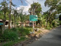 Satgas TMMD Reg 116 Bondowoso Pasang Rambu Jalan