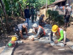 Mudahkan Akses Jalan Desa, Satgas TMMD 116 Kodim 0822 Bondowoso Bangun Paving Stone