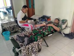 Dihari Bhakti Dokter Indonesia, Puluhan Anggota Kodim 0822 Bondowoso Donor Darah