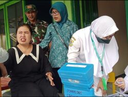 Babinsa Sukosari Dalam Pengamanan Kirab Wisuda Sekolah