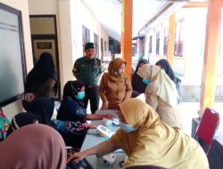 Sukseskan KB, Babinsa Koramil 0822/01 Dampingi Akseptor MOW