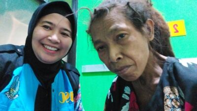 Dinsos P3AKB Bondowoso Evakuasi Seorang Nenek Yang Bertempat Di Bawah Batu Besar