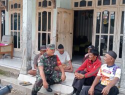 Kebahagiaan Babinsa Koramil Wonosari Tertawa Bersama Masyarakat