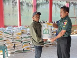 Monitoring Penyerahan Bantuan Beras, Babinsa Pujer Semoga Bermanfaat