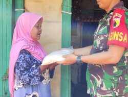 Bondowoso, Babinsa Koramil 0822/08 Grujugan memberikan bantuan sembako