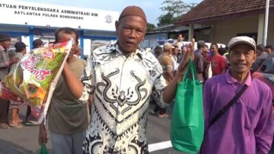 Kapolda Jatim Bagikan 1000 Paket Sembako Untuk Kaum Dhuafa di Bondowoso