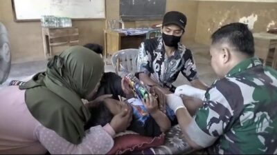 Babinsa Kodim 0822 Bondowoso, Kembali Khitan Gratis 125 Anak