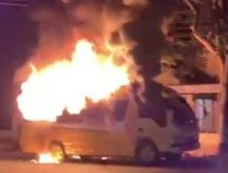 Rencana Digunakan Untuk Perjalanan Wisata Religi, Satu Mobil Minibus Terbakar di Maesan