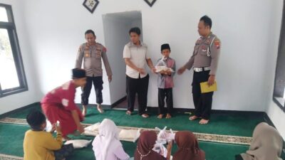 Polsek Maesan Serta Bhayangkari, Peduli Akan Anak Yatim Di Wilayahnya