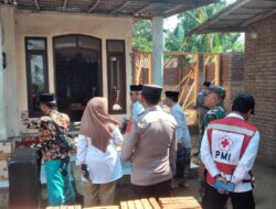 Danramil 0822/07 Maesan Hadiri Penyerahan Bantuan Kepada Masyarakat yang Terdampak Bencana Angin Puting Beliung