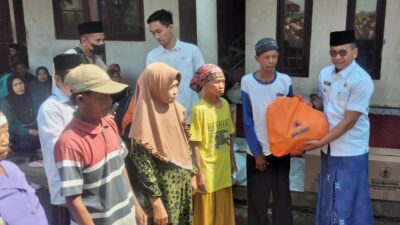 Pj Bupati Bondowoso Juga Kadinsos P3AKB Serahkan Bantuan Secara Simbolis