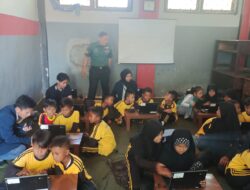 Demi Tunas Bangsa, Babinsa 0822/03 Tamankrocok Masuk Sekolah