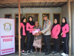 Jumat Berkah Polsek Maesan Bondowoso Bersama Bhayangkari Bagikan Puluhan Sembako dan Santunan