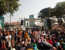 Jalan Sehat Bareng Amin, Ribuan Peserta Penuhi Alun-Alun Ki-Bagus Asra Bondowoso