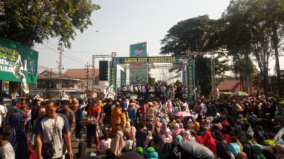Jalan Sehat Bareng Amin, Ribuan Peserta Penuhi Alun-Alun Ki-Bagus Asra Bondowoso
