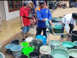 Lintas Ormas Bondowoso Kirim Air Bersih ke Desa Purnama dan Klabang