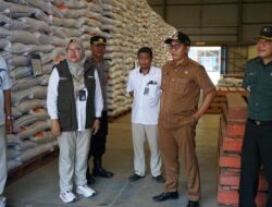 Pj Bupati Bondowoso Sidak Ketersediaan Bahan Pangan dan BBM Hingga SPBE