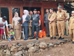 Pj. Sekda Salurkan Bantuan Pada Korban Kebakaran di Desa Klabang Kecamatan Tegalampel Bondowoso