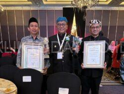Menggunakan Pakaian Adat, PJ Bupati Bondowoso Terima 2 Penghargaan Tingkat Nasional