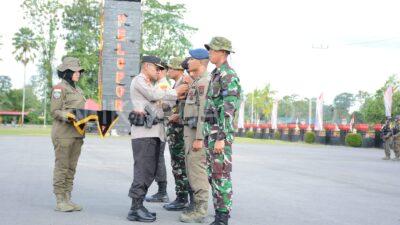 Kapolri Beri Penghargaan Pin Emas Kepada Prajurit TNI dan Anggota Polri yang tergabung dalam Satgas Operasi Damai Cartenz 2023