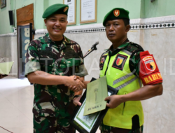 Dandim 0822 Bondowoso Berikan Penghargaan Kepada Tiga Babinsa Terbaik