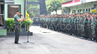 Tekankan Disiplin Anggota, Kasdim Bondowoso Pimpin Apel Pagi