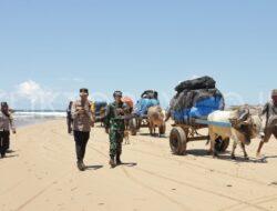 Dandim 0422 LB Terjun Langsung Mengawal Pendistribusian Logistik Pemilu 2024 di Daerah Pedalaman