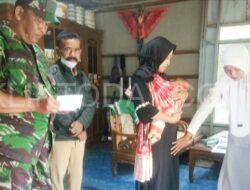 Peduli Kesehatan, Babinsa Posramil 0822 05 Pakem Dampingi Bidan Desa Lakukan Sub Pin Polio