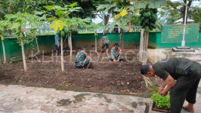 Peran Aktif Personil Posramil 0822 06 Jambesari dalam Mendukung Program Kemandirian Pangan