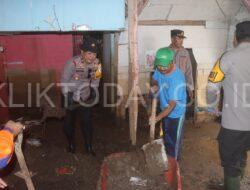 Gotong Royong, Forkopimda Probolinggo Bersihkan Material Pasca Banjir di Dringu