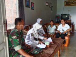 Peduli Kesehatan Warga, Serda Srlamet Dampingi Petugas Laksanakan KR DBD