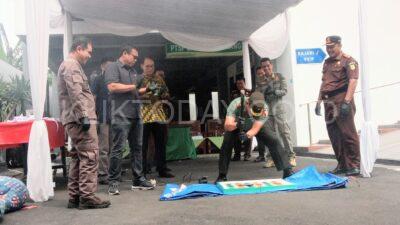 Hadiri Pemusnahan di Kejaksaan Negeri Bondowoso, Kasdim 0822 Hancurkan Cap Jiki