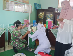 Cegah Stunting, Babinsa 0822 03 Taman Krocok Dampingi Kegiatan Posyandu