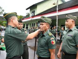 Dandim 0822 Bondowoso Pimpin Upacara Kenaikan Pangkat Periode 1 April 2024 Dan Wisuda Purna Wira