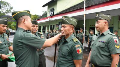 Dandim 0822 Bondowoso Pimpin Upacara Kenaikan Pangkat Periode 1 April 2024 Dan Wisuda Purna Wira