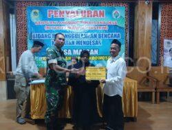 Pendampingan Penyaluran BLT DD oleh Babinsa Koramil 0822 /07 Maesan, Demi Terciptanya Keamanan dan Kondusifitas
