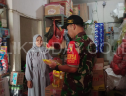 Babinsa Membantu Masyarakat: Peninjauan Harga Sembako di Pasar Tradisional Kecamatan Pujer