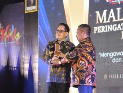 Terima PWI Jatim Award, Pj Gubernur Jatim : Dukung Sepenuhnya Kegiatan Pers