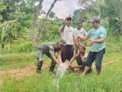 Babinsa 0822/14 yang Selalu Bantu Petani Atasi Kekeringan Tanah