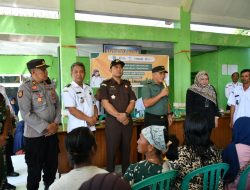 Kasdim 0822 Bondowoso Hadiri Bantuan Pangan Cadangan Beras Bersama Forkopimda